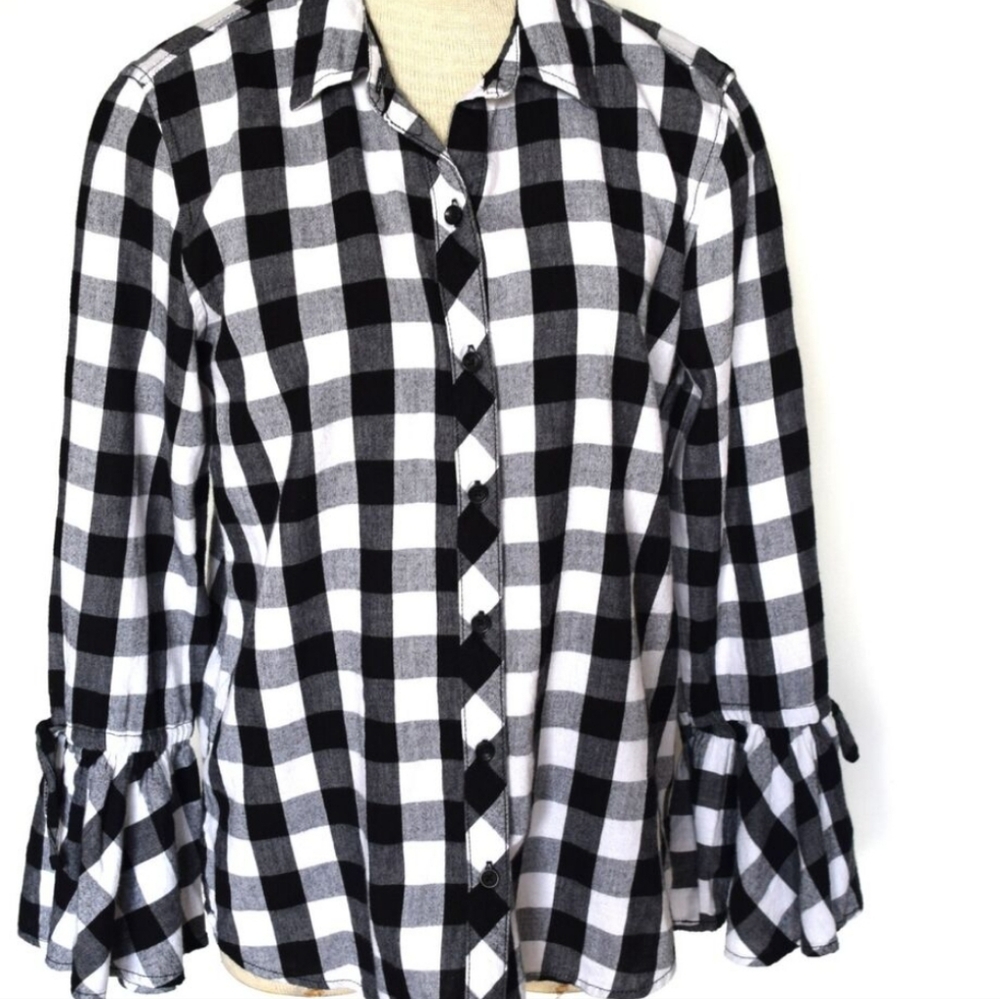 Chic Black and White Checkered Blouse